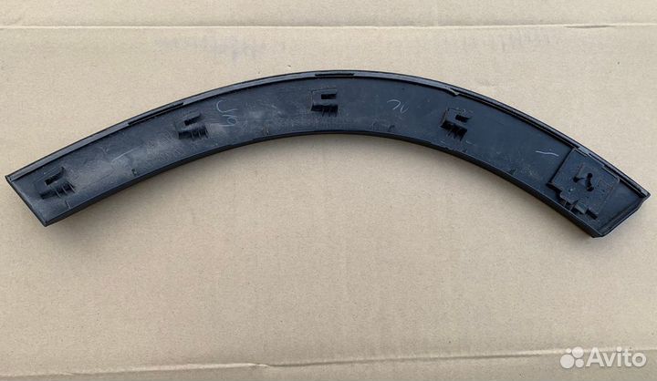 Накладка двери задней правой Forester 5 (S14)