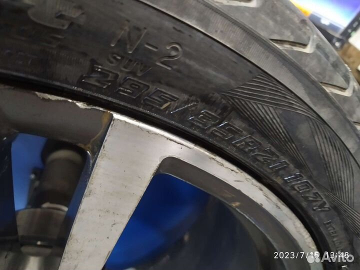 Yokohama Advan Sport V102 295/35 R21