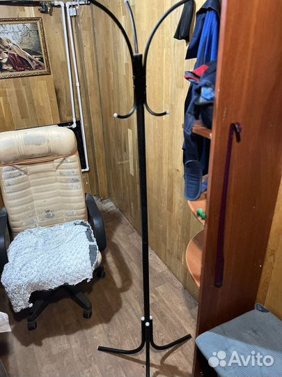 Вешалка напольная металлическая