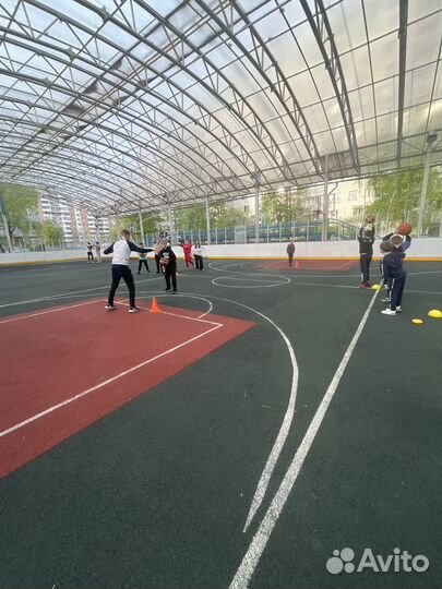 Тренер по баскетболу