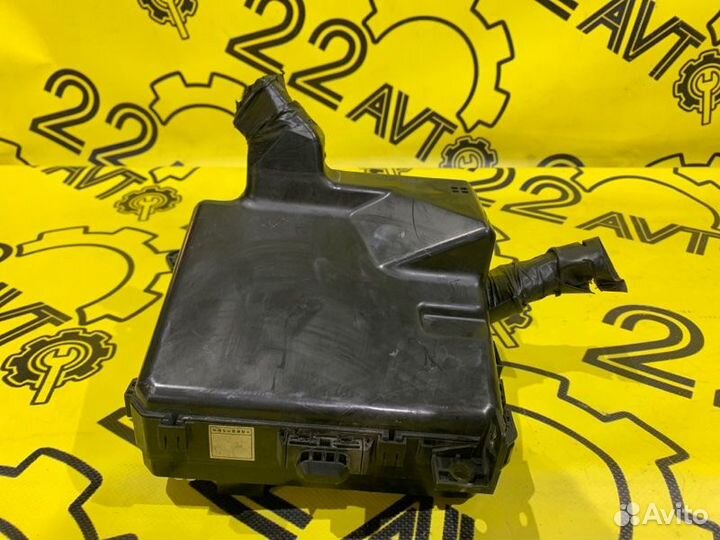 Блок предохранителей под капот Mitsubishi