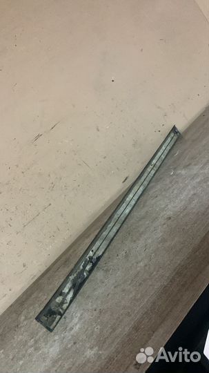 Молдинг двери задней правой Audi 80/90 B3 узкий