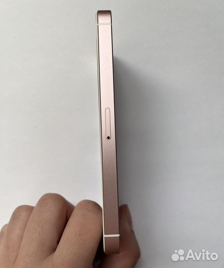 Телефон iPhone se 2016