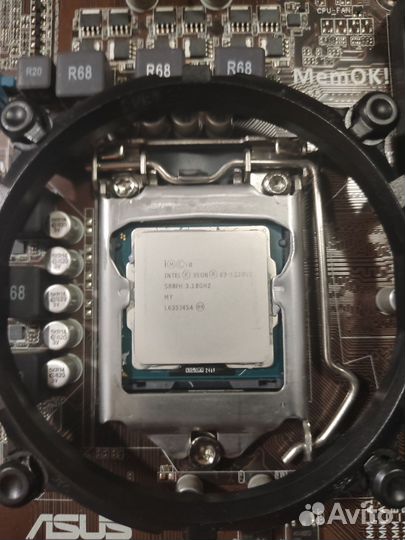 Материнская плата с процессором и памятью