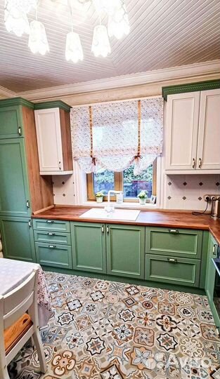 Угловая кухня в классике на заказ