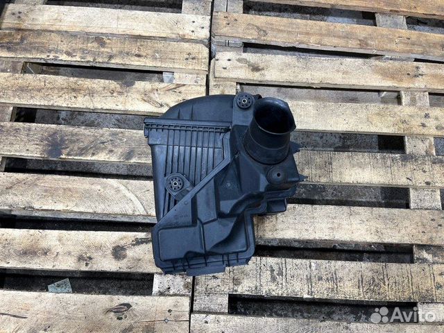 Корпус воздушного фильтра правый Bmw 7 E66 N62B48