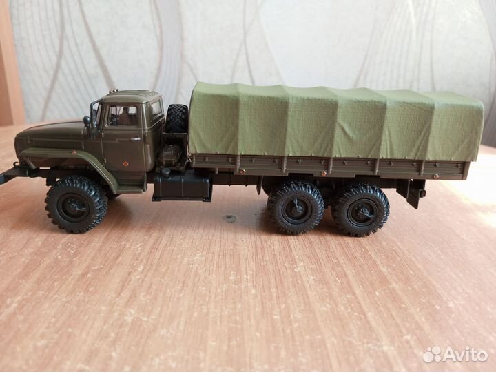 Модель грузовика Урал-4320-0911