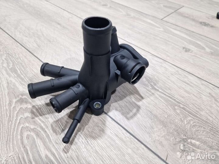 Корпус термостата 1.4 VW Golf 3, Vento 030121117K