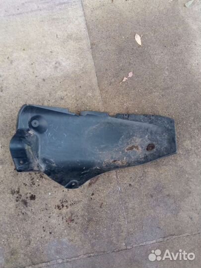 Kia Cerato левый задний подкрылок