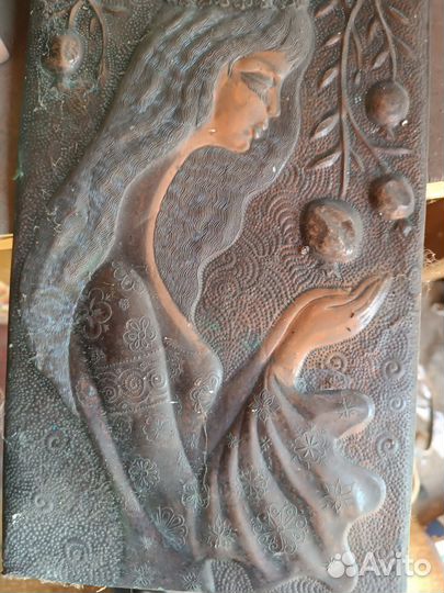 Чеканка девушка с гранатами СССР