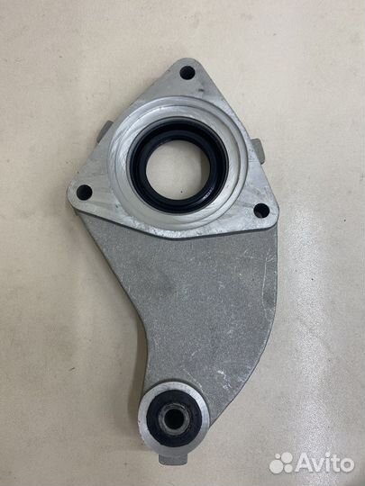 Крышка подшипника привода переднего левого Нива