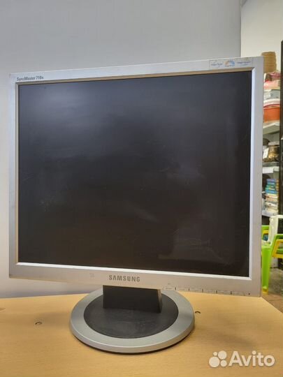 Монитор Samsung