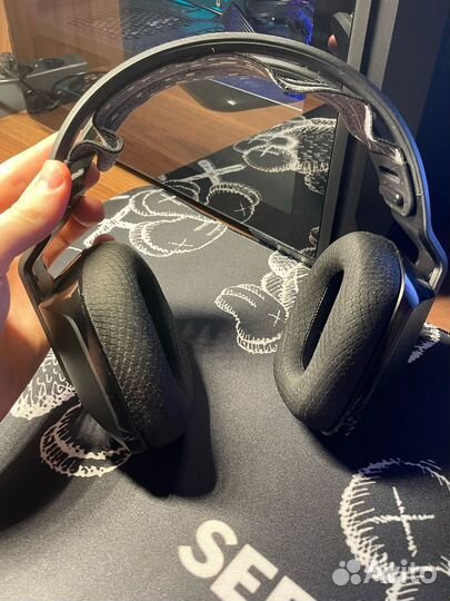 Наушники Logitech G733