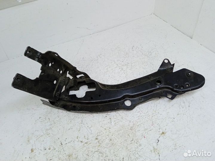 Кронштейн фары правый