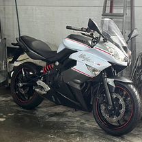 ❤︎ Set to finish 3rd for Iconic Friday: an VFR400 NC30 that has been