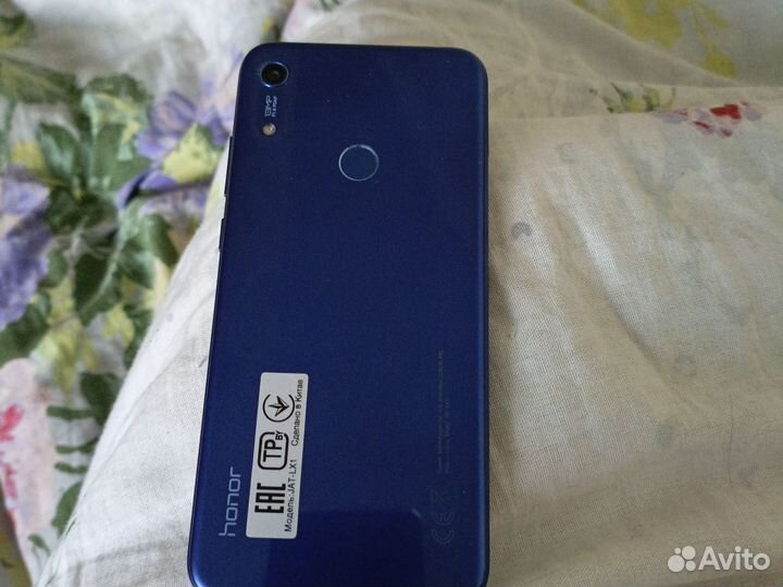Телефон honor 8а
