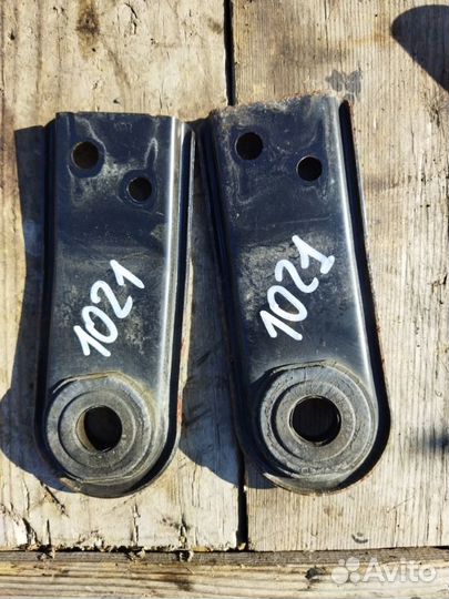 Крепление радиатора Mitsubishi Pajero V83W 6G72