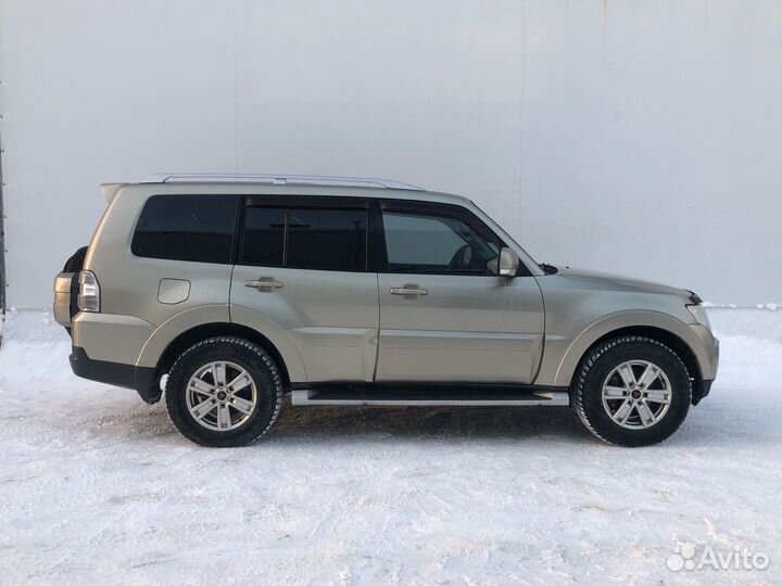 Mitsubishi Pajero 3.2 AT, 2008, 266 270 км
