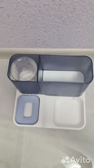 Принадлежности для кошек (поилка, лоток и др)