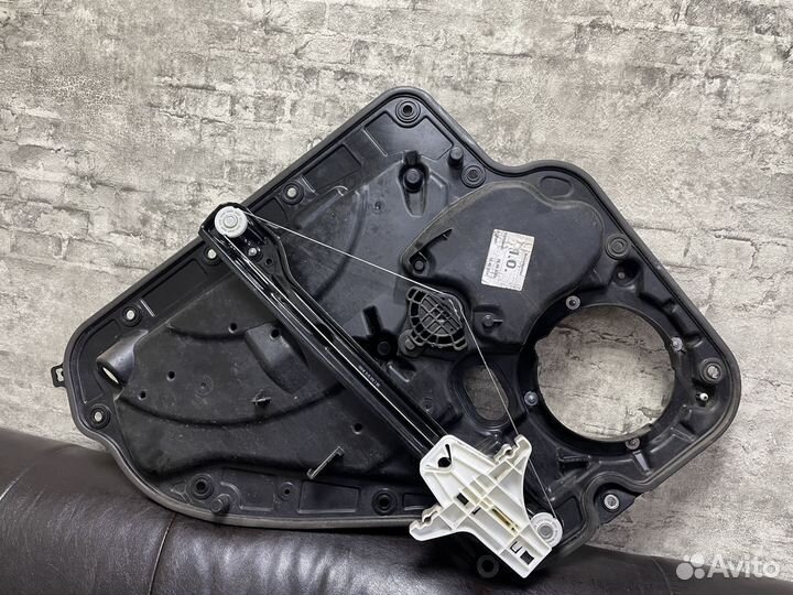 Стеклоподъемник задний правый Фольксваген Гольф 6