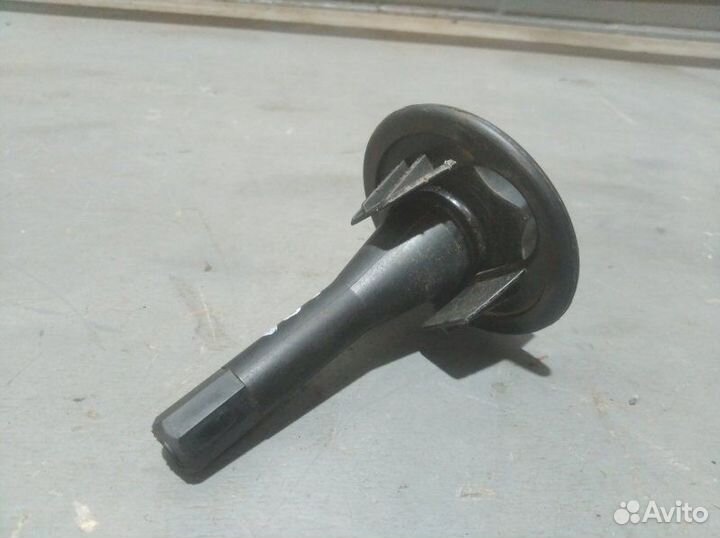 Болт крепления запасного колеса Nissan Almera