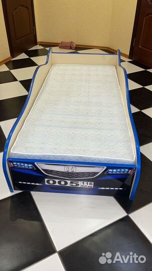 Кровать детская машинка