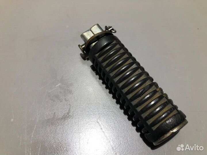 Задняя подножка пассажира Yamaha FZ 400 N 1984г