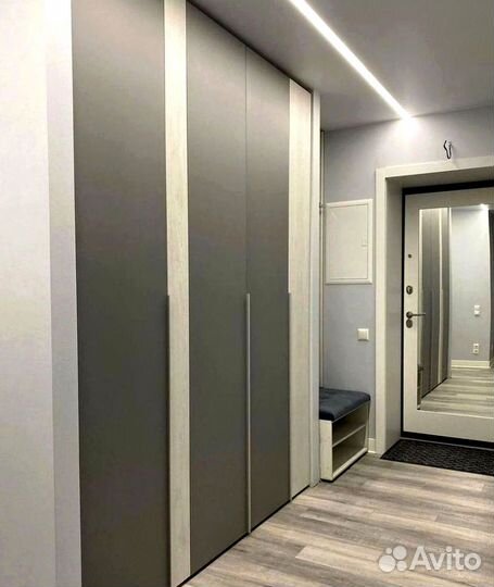 Распашные шкафы в гостиную
