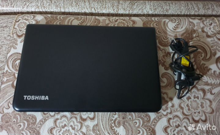 Ноутбук Toshiba 17 дюймов
