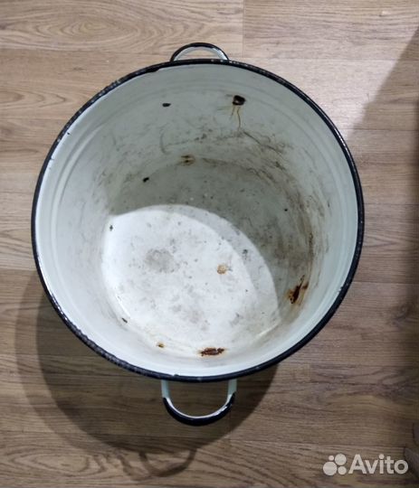 Кастрюля эмалированная