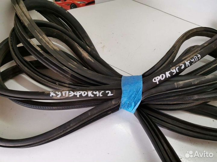 Уплотнитель крышки багажника (Ford Focus)