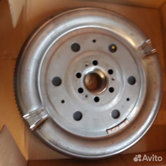 Маховик двухмассовый audi A3/VW bora,golf passat 1