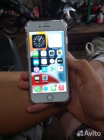 Телефон iPhone 8 64 gb