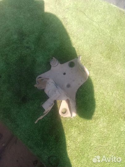 Кронштейн задней балки левый Renault Fluence