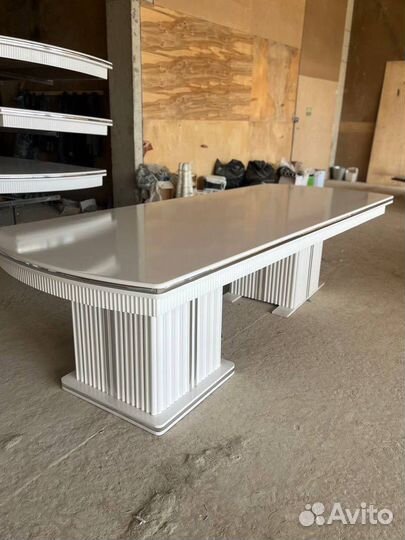 Столы и стулья