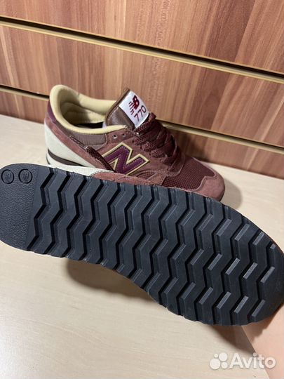 Кроссовки New Balance 770 замшевые бордовые