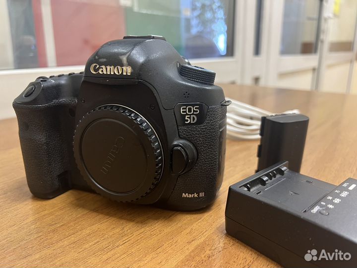 Зеркальный фотоаппарат Canon 5D m3