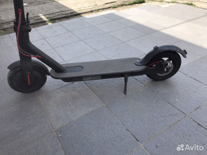Электросамокат Xiaomi Mi Electric Scooter M365 (2)