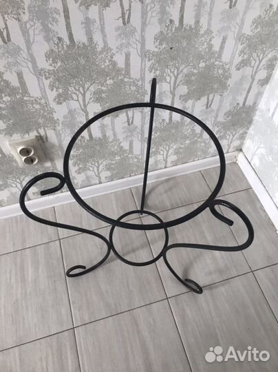 Подставка металлическая для цветов