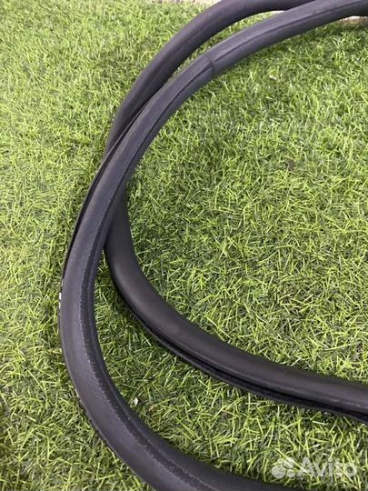 Уплотнитель двери передний правый Audi A8 D3 4.2