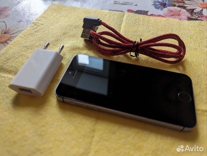 iPhone SE, 32 ГБ