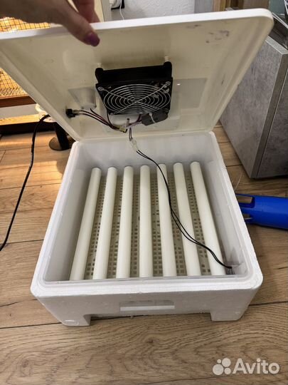 Продам инкубатор для яиц