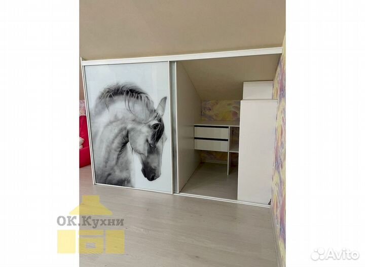 Шкаф с зеркалом