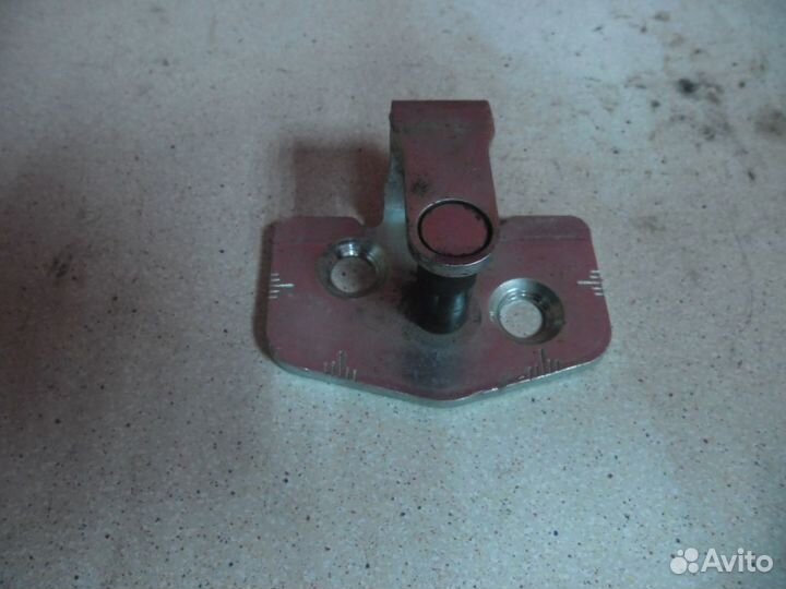 Ответная часть замка двери 96336 Opel Vectra C