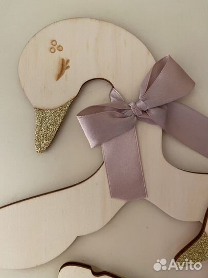 Деревянные вешалки для одежды