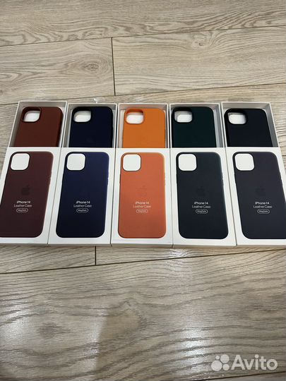 Кожаный чехол на iPhone 14