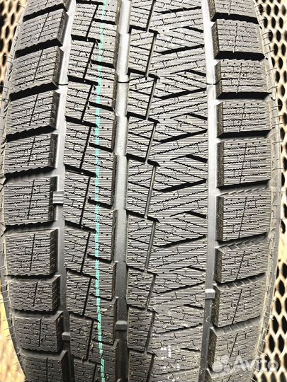 Kapsen SnowShoes AW33 295/40 R21 111T