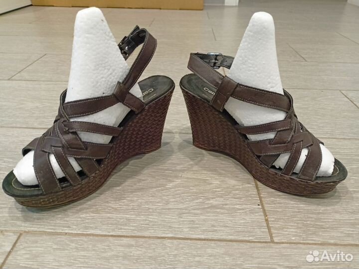 Босоножки женские 37.5 на танкетке