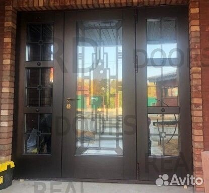 Входная группа со стеклом в частный дом