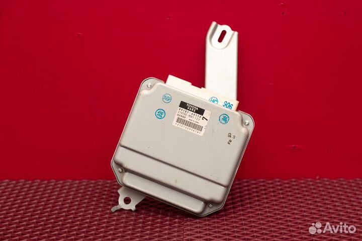 Блок управления подвеской Toyota Land Cruiser 200